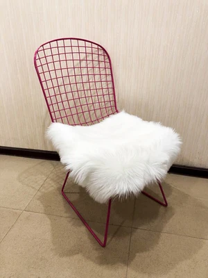 Red hairy cushion Луи Мода колючая проволока стул в дырочку для переговоров Железный креативный промышленный ветер металлический стул простая мебель пакет почта - Цвет: Red hairy cushion