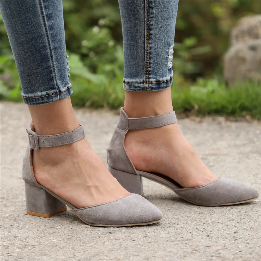 Новая модная летняя обувь с ремешком на лодыжке Женские однотонные босоножки