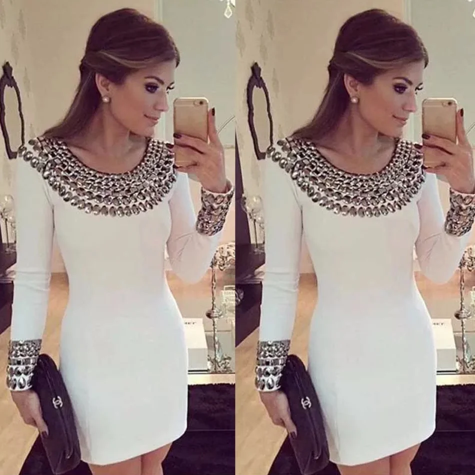 Женское облегающее платье с заклепками длинным рукавом и круглым вырезом из