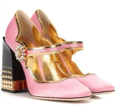 Модельные туфли на не сужающемся книзу массивном каблуке с кристаллами в римском