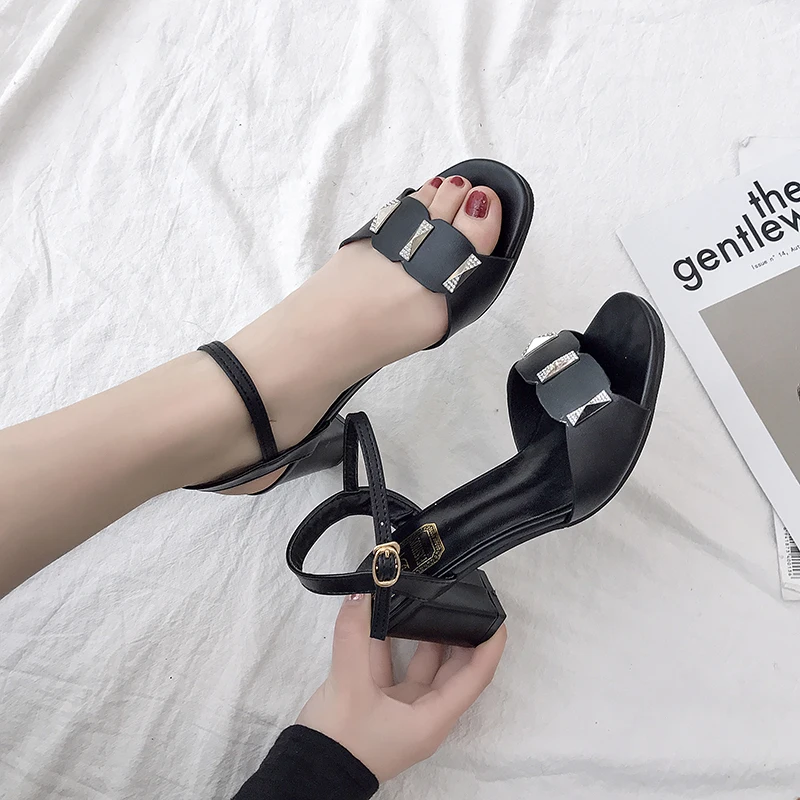 Новинка 2019 роскошные Босоножки на каблуке с кристаллами фирменный дизайн