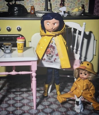 NECA детские игрушки Коралина и секретная дверь куклы фигурка 7 дюймов плащи свитер версия Caroline подарок для девочек