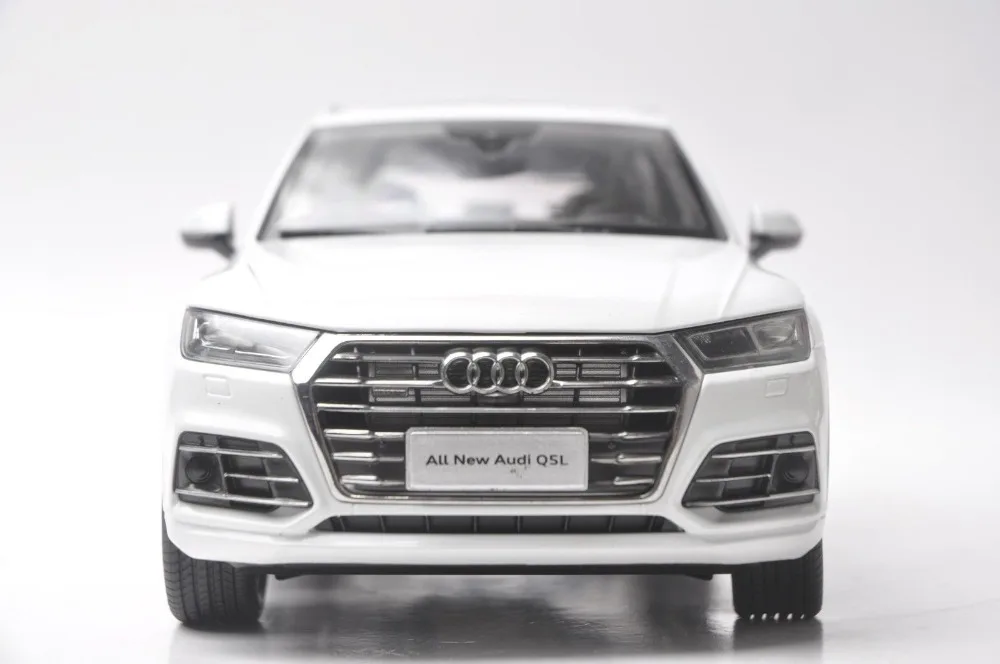 1:18 Модель литья под давлением для Audi Q5L Q5 2018 Белый внедорожник игрушечный