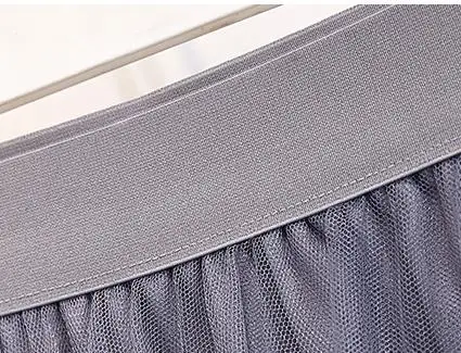 Женский костюм с юбкой футболка рисунком кролика и асимметричная сетчатая юбка