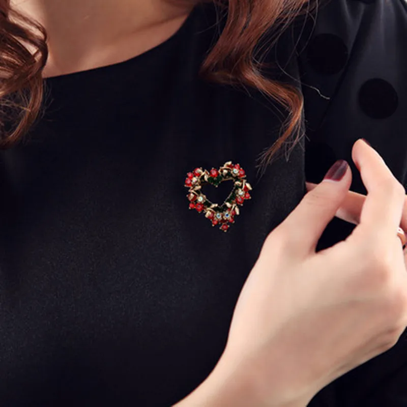 8Seasons New Christmas Santa Claus Tress Snoman Brooches For Women Girls Party Lapel Pin Coat/Dress Badge Fashion Jewelry 1PC | Украшения и