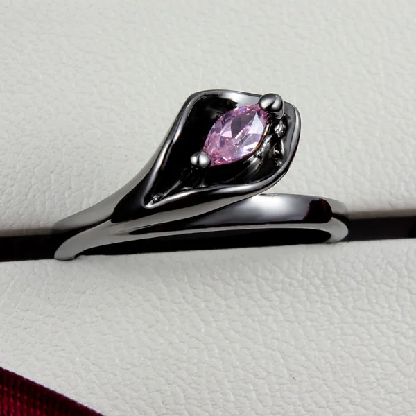 Золотое кольцо наивысшего качества со змеиным розовым CZ кристаллом Черное