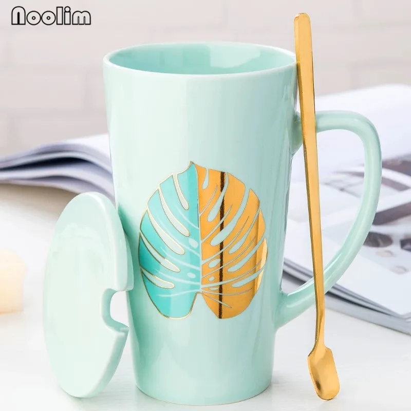 Керамическая кружка с крышкой и ложкой в скандинавском стиле изображением