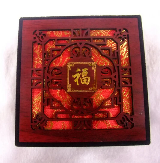 Браслет с подвеской и имитацией дерева коробка двойного назначения 10*10 |