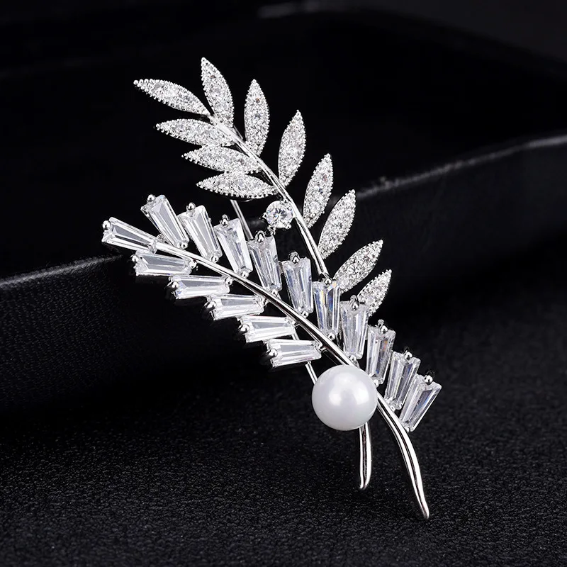 Классическая Брошь в виде листа с красными деревьями и фианитами класса ААА