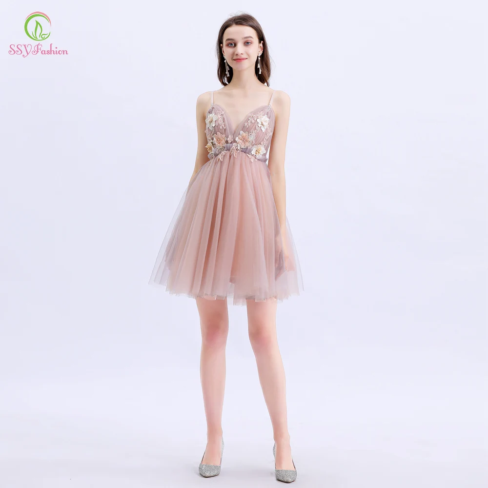 Коктейльные мини платья SSYFashion короткие кружевные с треугольным вырезом и