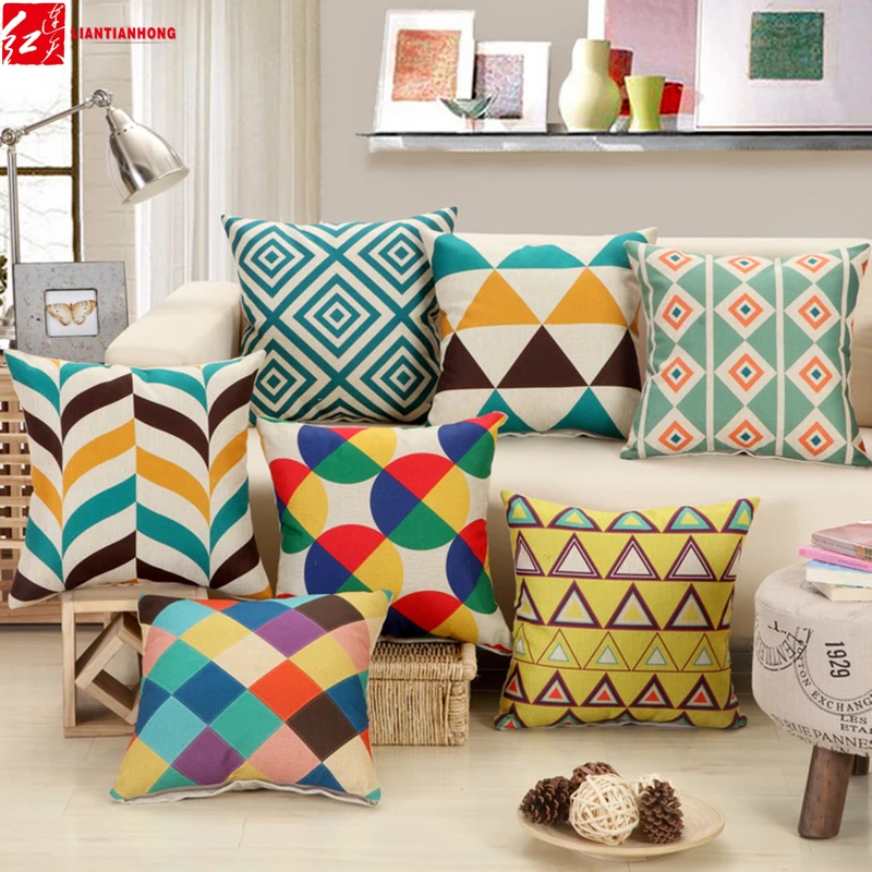 Декоративные подушки на спинку дивана в скандинавском стиле с геометрическим
