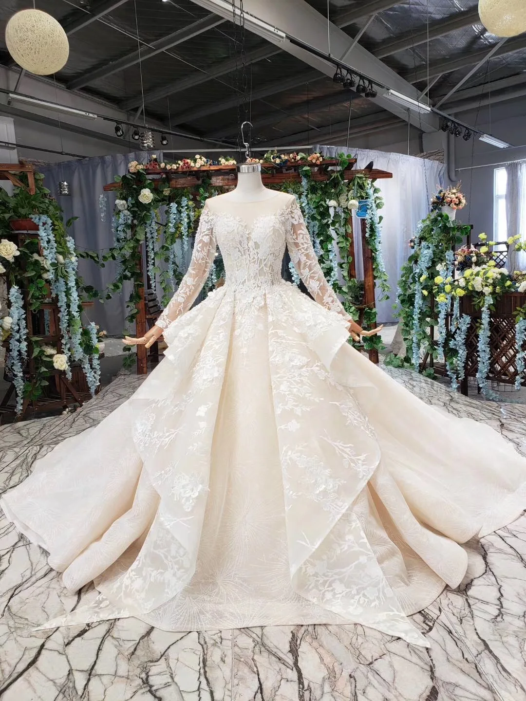 

Vestido De Noiva 2019 Wedding Dresses Ball Gown Illusion Long Sleeves Sweetheart Lace Wedding Gown Bridal Dress Robe De Mariee