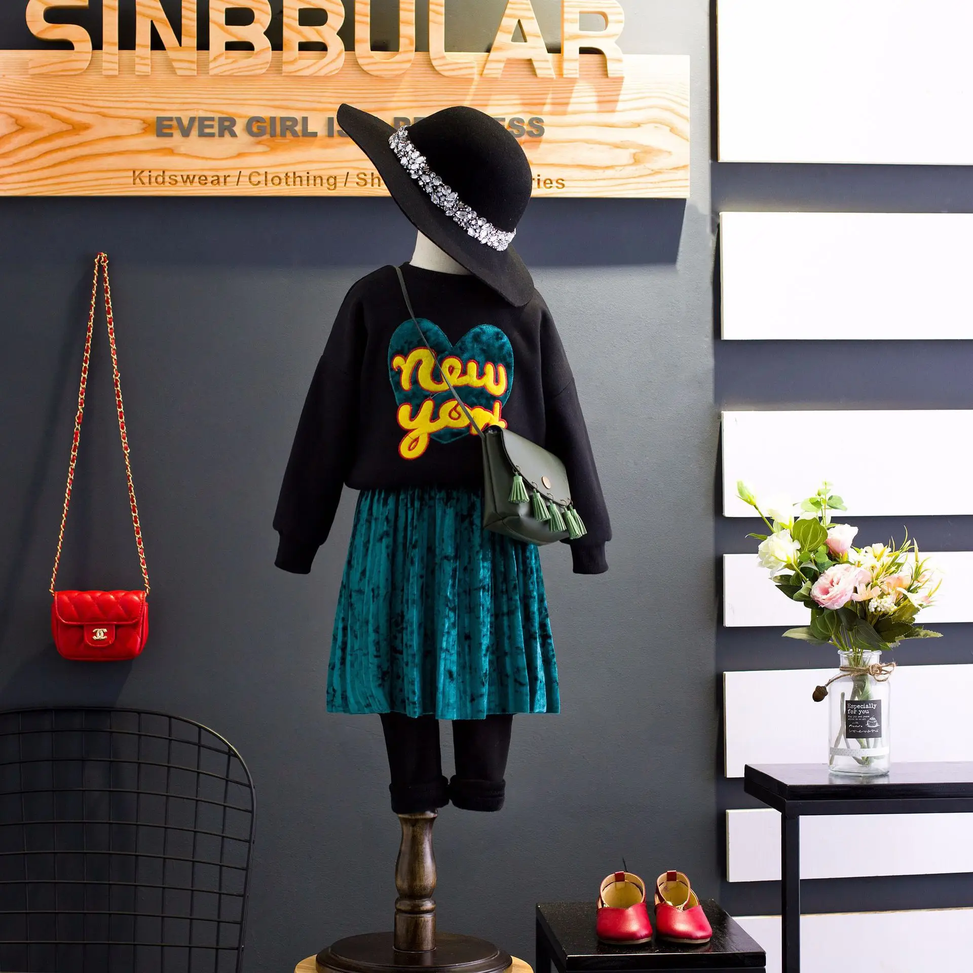 Комплект одежды для маленьких девочек из 2 предметов пуловер с принтом сердечек и