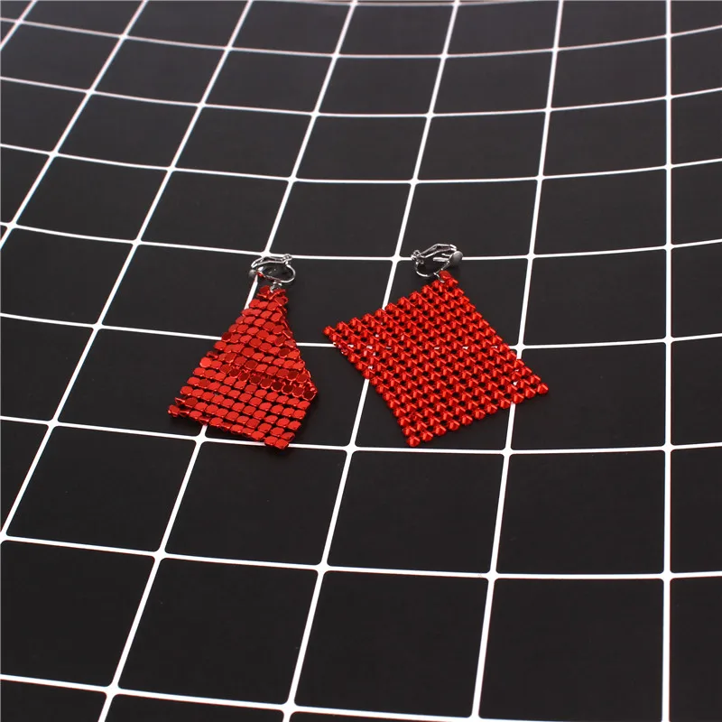 Новое поступление маленькие круглые серьги-клипсы с рисунком квадратной формы