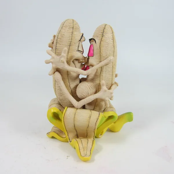 

Humorous Doll Lovers Kissing Funny Resin Collection Wretched Version Evil Banana Man and Woman Model Decoration Cool Stuffs