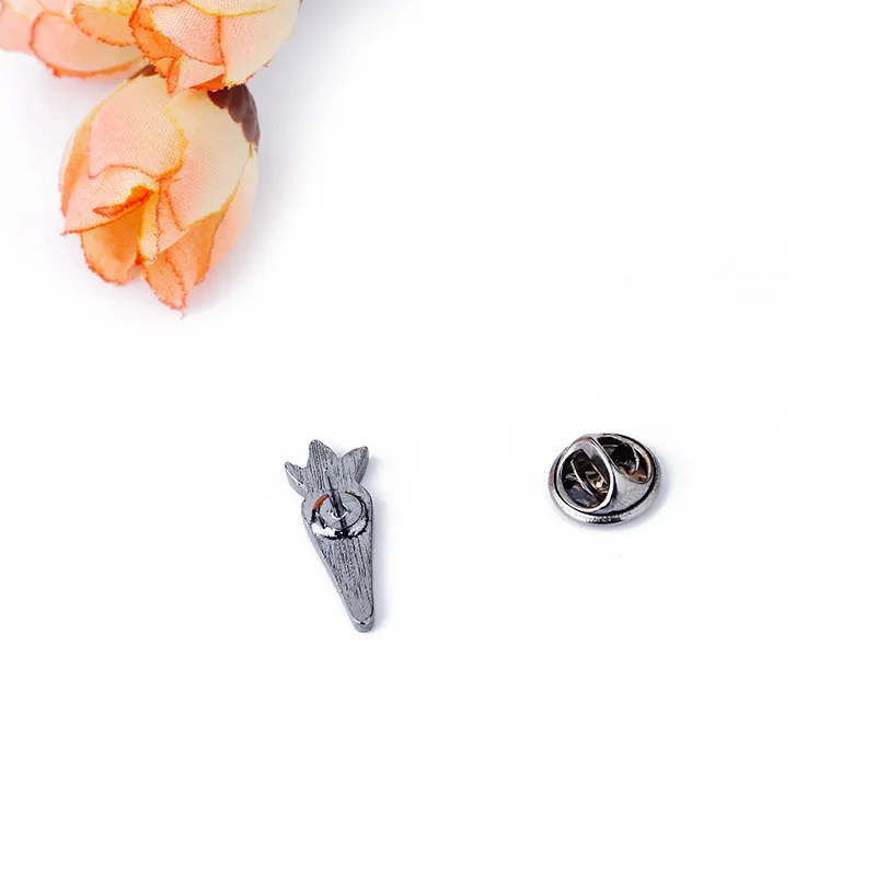 Значок моркови Pin симпатичная мультяшная овощная металлическая брошь с эмалью