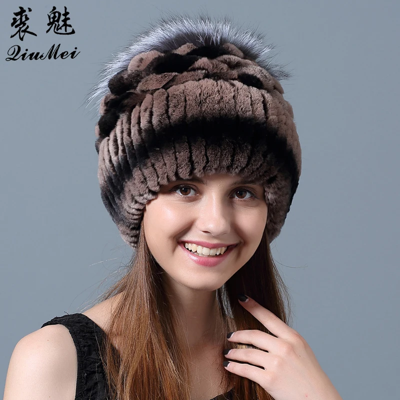 Шапка бини QiuMei с помпоном из лисьего меха натурального кролика Рекс вязаная