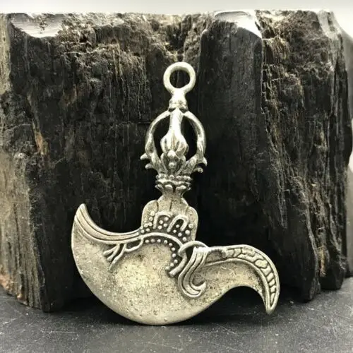 

Collection Chinese Tibetan Silver Copper Hand-carved Buddhist Artifact Pestle Amulet Pendant Statue