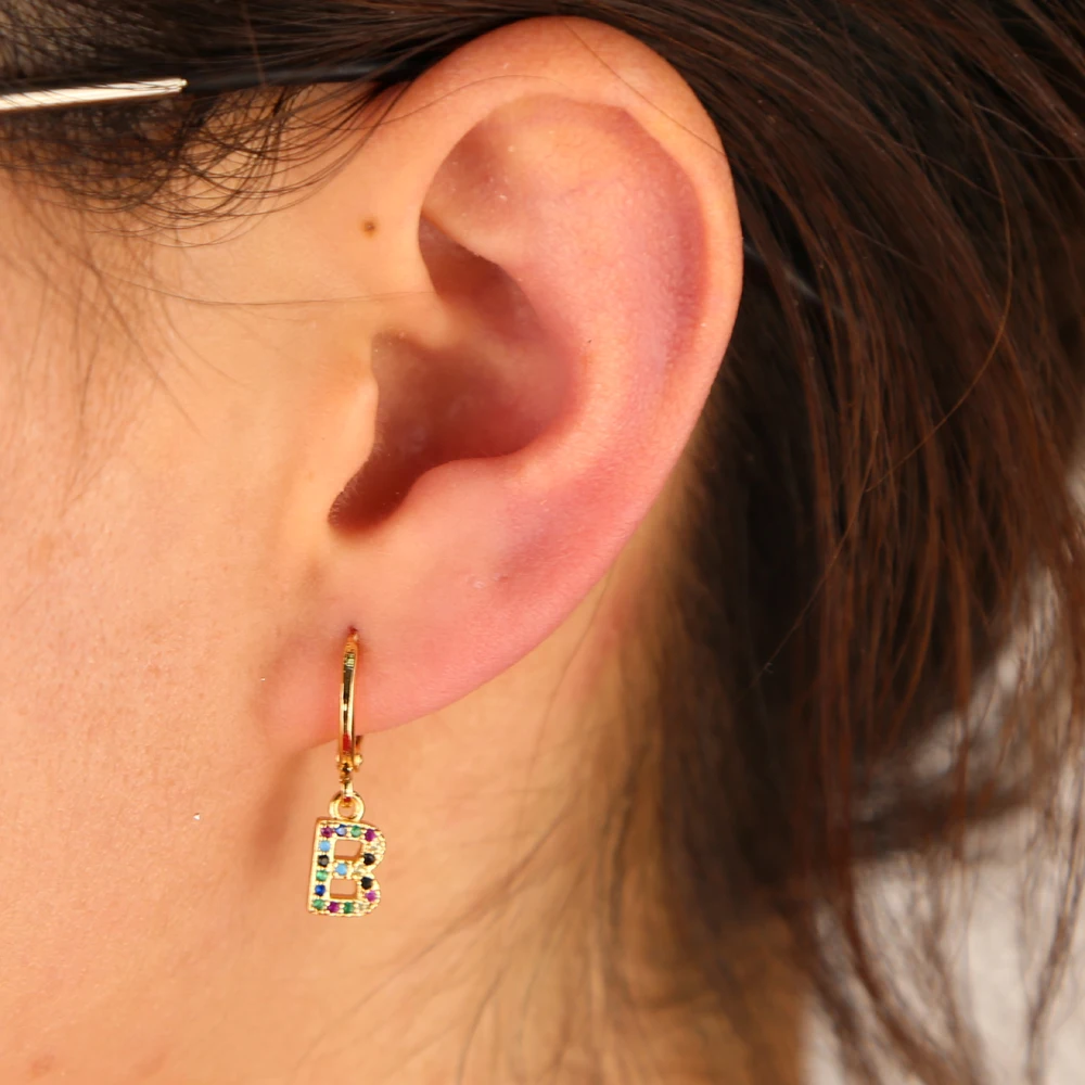 Новое поступление серьги-подвески золотистого цвета с 26 буквами радуги для