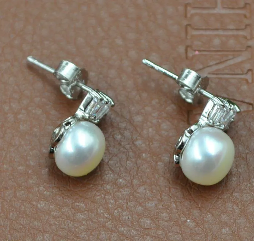 В партии 10 пар размером 7-8 мм Серьги из натурального пресноводного жемчуга |