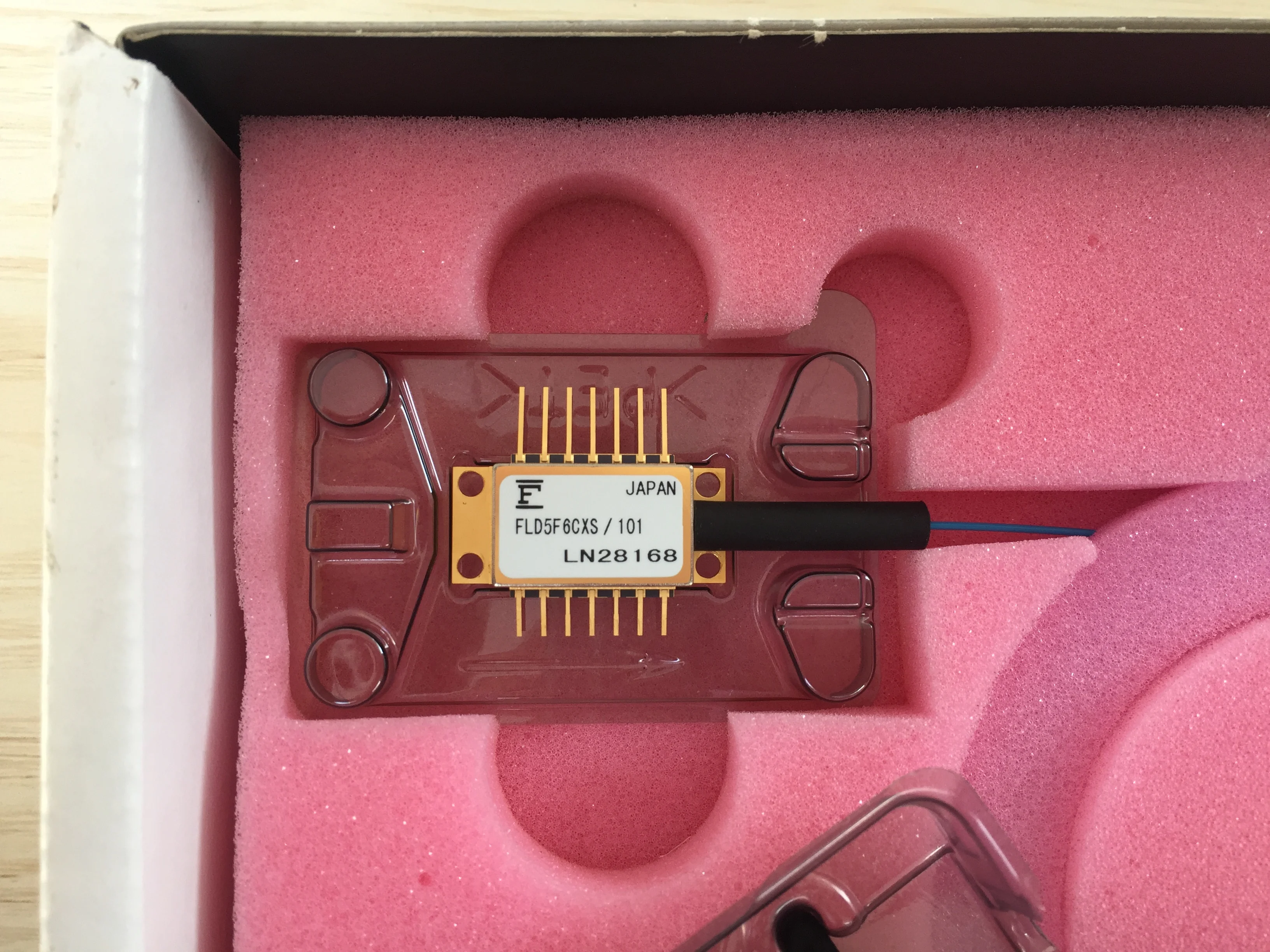DWDM FLD5F6CXS 2mw DFB 1550nm волоконный лазер 1534nm до 1557nm | Мобильные телефоны и аксессуары
