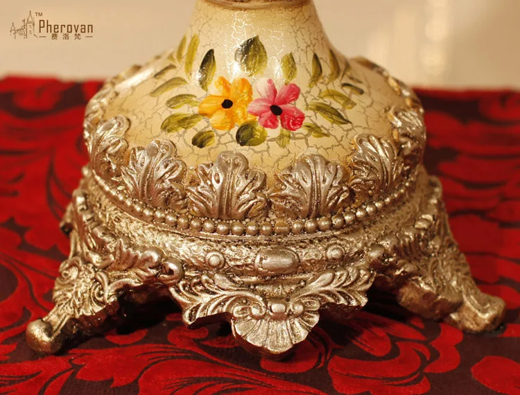 

Casablanca three head Home Furnishing European style of the ancient decorative decoration room decoration Wedding Candle