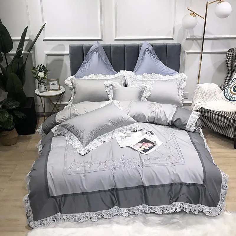 Комплект постельного белья из мягкого шелка с цветочным рисунком и кружевными