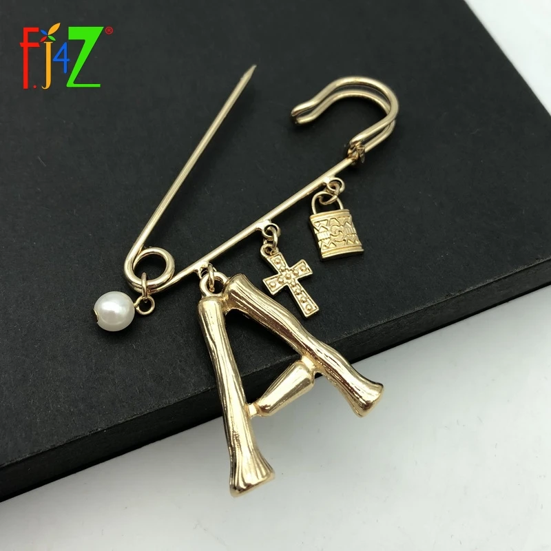 F. J4Z Новые популярные женские буквенные броши, сплав, маленькие A-Z, инициалы, крест, замок, жемчужные подвески, булавка брошь бижутерия, броши на булавке