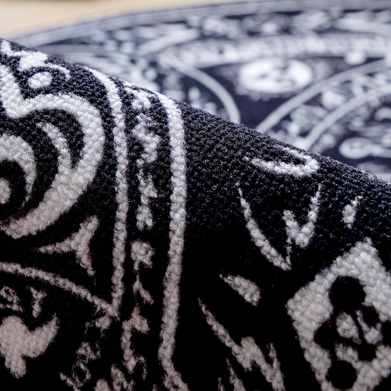 Креативный круглый ковер черного и белого цвета с колесиками для пространств