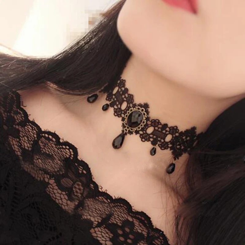 Ожерелье-чокер женское винтажное черное кружевное с кисточками и кристаллами 2017 - Фото №1