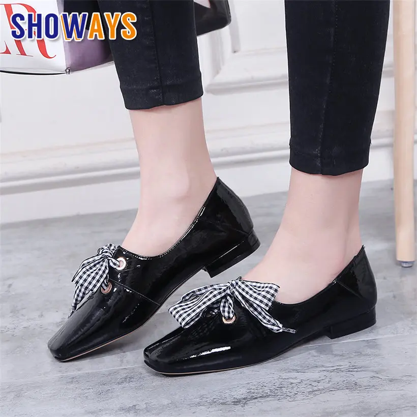 Женские туфли оксфорды на низком квадратном каблуке в английском стиле плоской