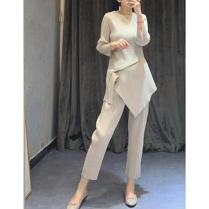 Miyake Fold понижающий возраст вестернизация Ранняя весна умный Двухсекционный французский миноритарный Женский костюм