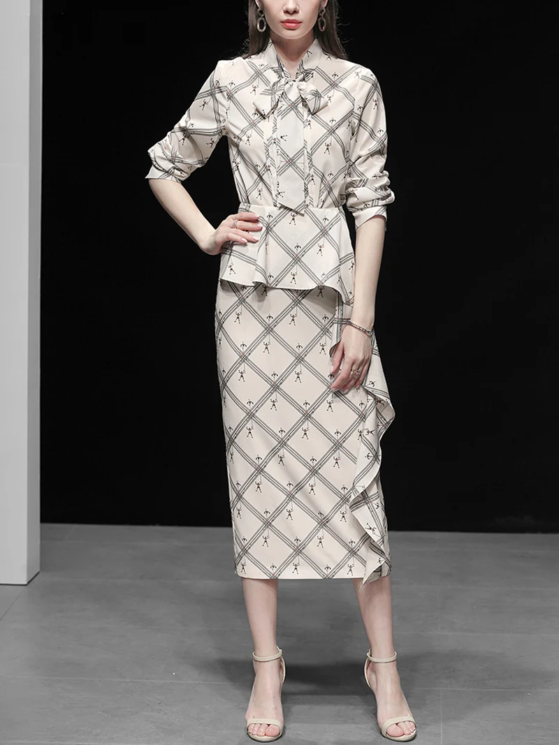 Модные женские костюмы 2019 весна в полоску с длинным рукавом бантом на шее