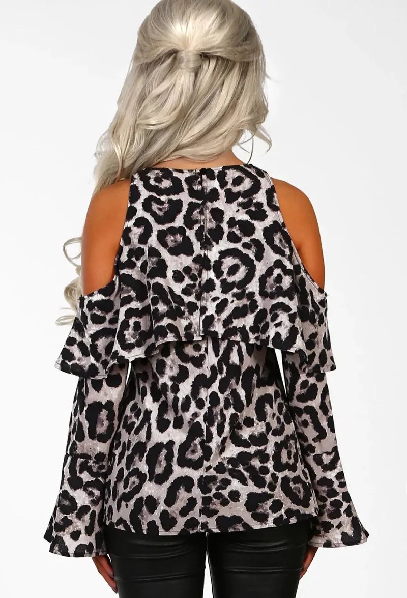 Женская футболка с открытыми плечами и леопардовым принтом весна лето
