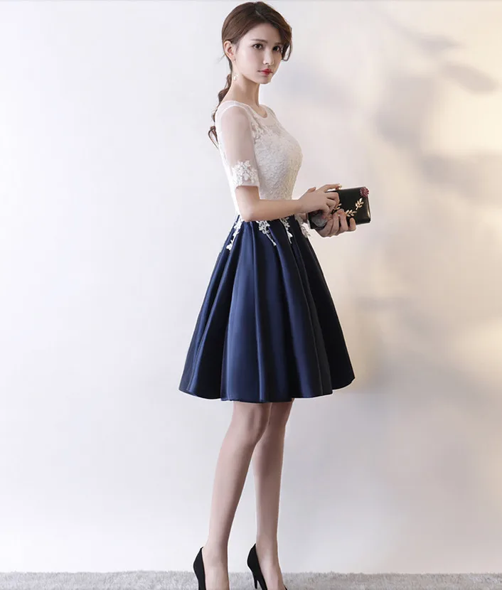 Кружевное коктейльное платье темно синего цвета с коротким рукавом и