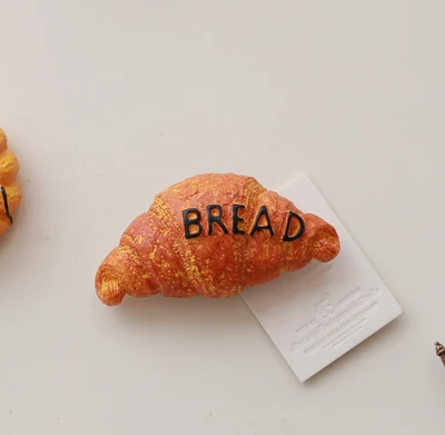bread Еда моделирование холодильник магнит яйцо торт пиво пончики хлеб высокое качество - Цвет: bread