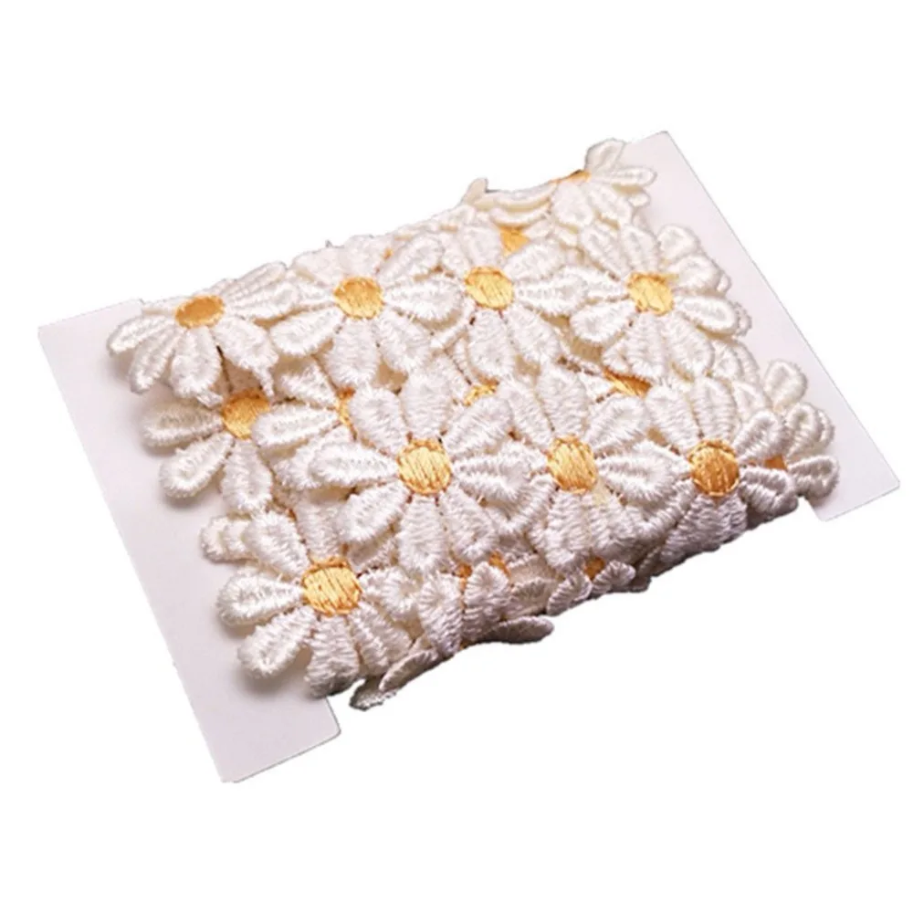 25mm White Guipure Lace Ribbon Sew On Flower with Yellow Middle for Embroidery and Craft 7LS10 | Дом и сад