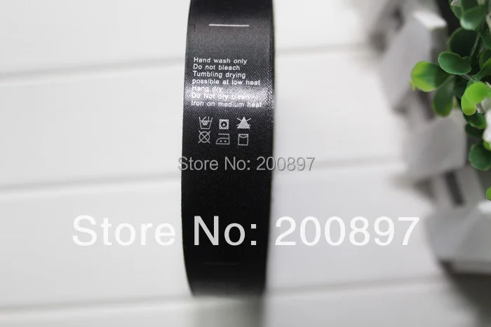 Черная этикетка по уходу с серебряной надписью ярлык принтом в сатине наличии