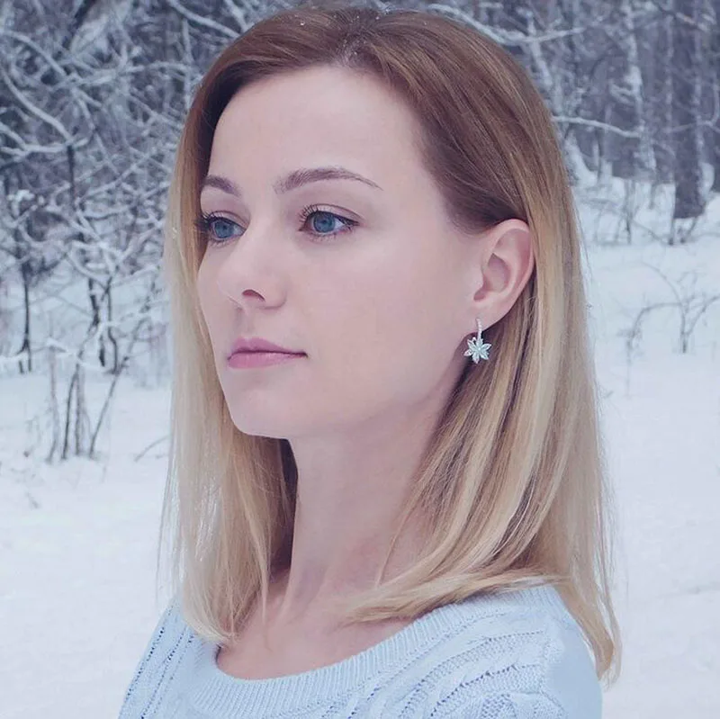 Серьги кольца женские с кристаллами и цирконом красивые украшения для
