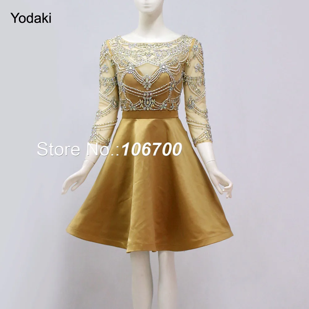 Короткое платье для выпускного вечера с рукавом три четверти и вырезом