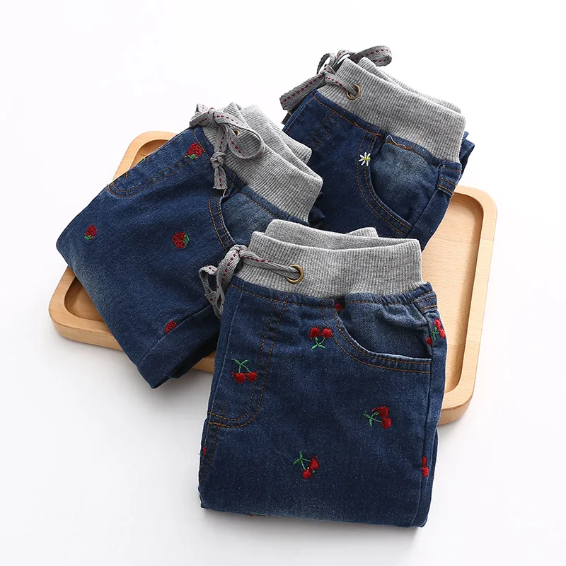 2017 популярные джинсы для девочек вышитые Принт мягкий деним штаны детская одежда