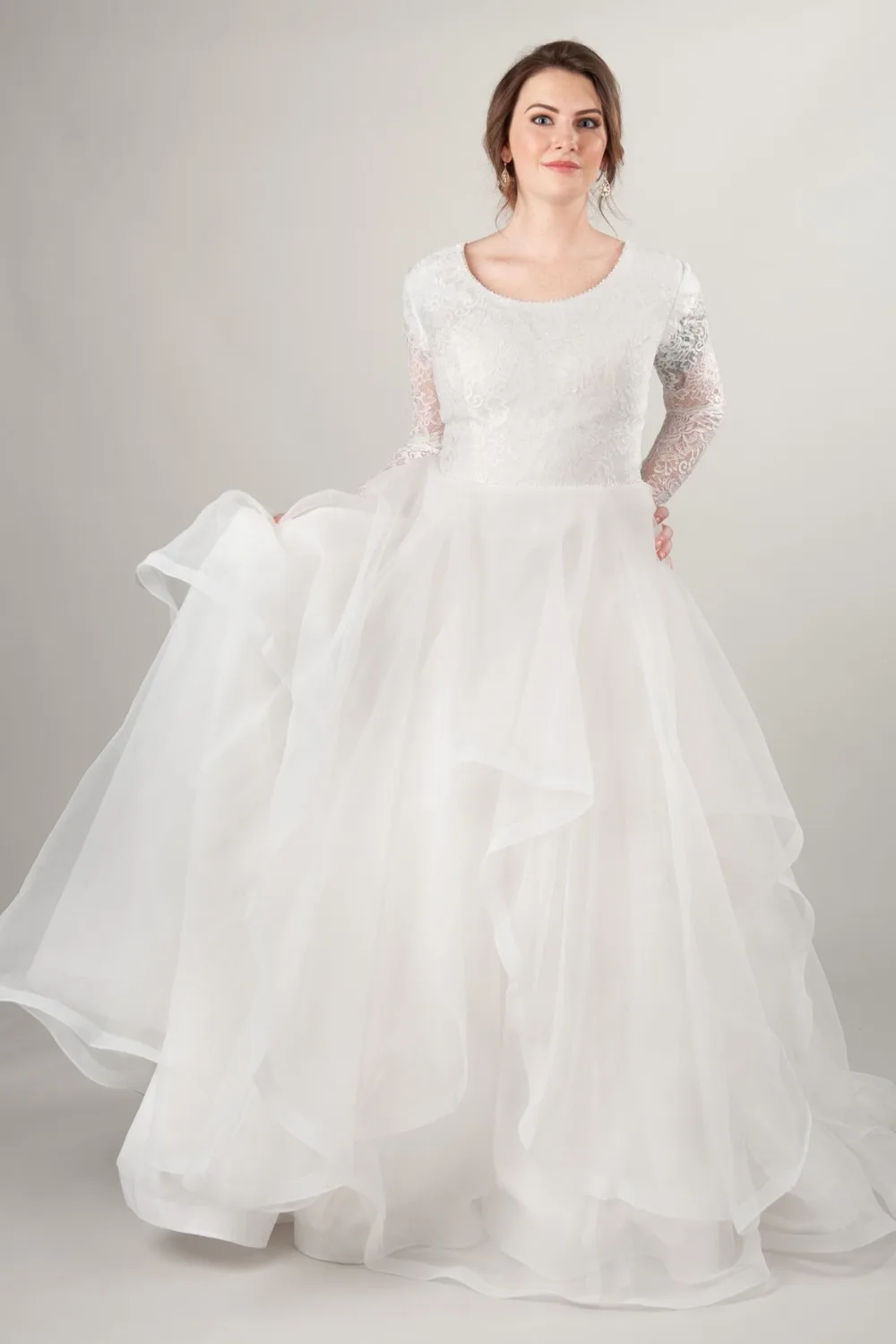 2019 New A-line Ruffles Organza Modest Wedding Dresses With Long Sleeves Scoop Neck Buttons Lace LDS Gowns Plus size | Свадьбы и
