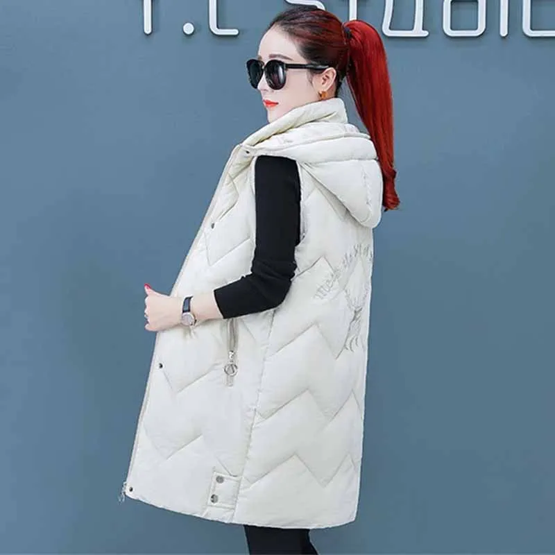 Жилет женский хлопковый утепленный без рукавов с капюшоном G536 для осени и зимы 2019