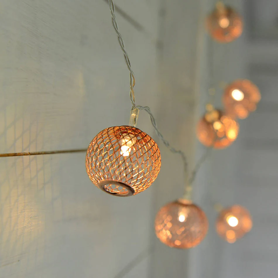 Светодиодная гирлянсветильник с металлическими элементами декоративная