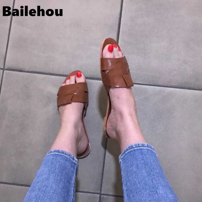 Женские летние шлепанцы Bailehou леопардовые на плоской подошве с круглым носком в