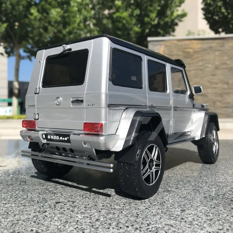 Литая модель автомобиля почти настоящая для G-Class 4x4(серебро) 1:18+ маленький подарок