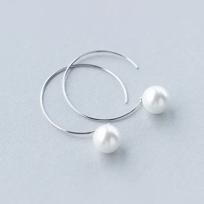 1 пара элегантных полукруглых сережек с черными/белыми жемчужинами