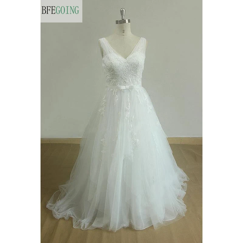 

Белое кружевное свадебное платье-трапеция из тюля с аппликацией, V-образным вырезом, длиной до пола, со шлейфом без рукавов, реальные/оригина...