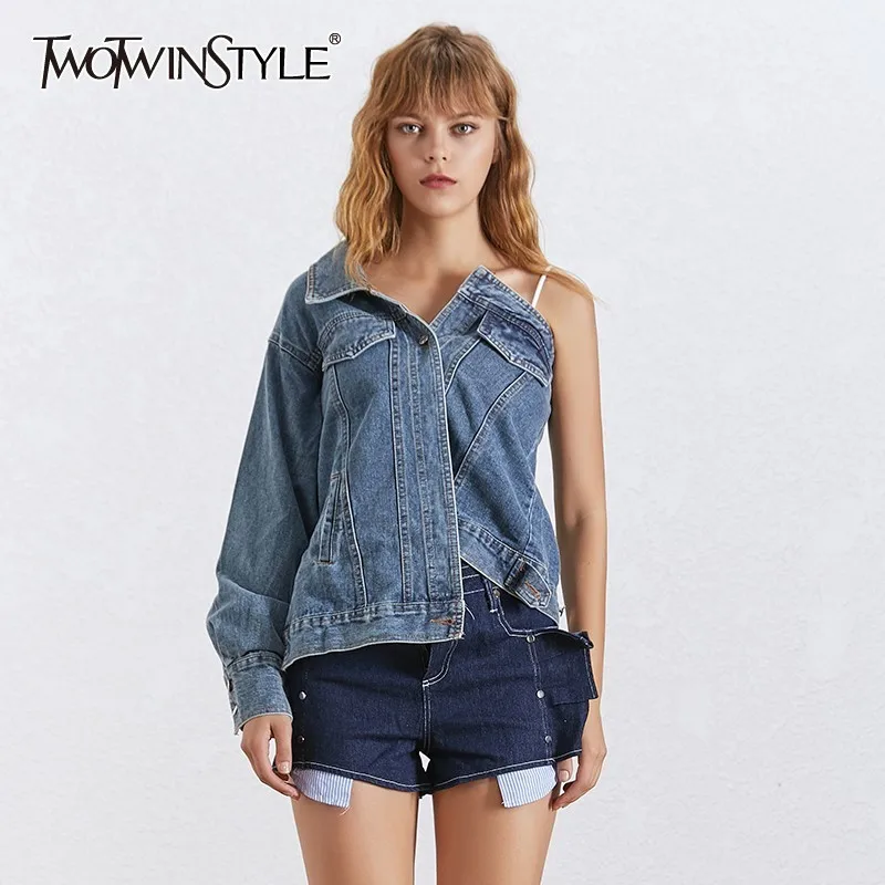 Женская джинсовая куртка TWOTWINSTYLE Асимметричная на одно плечо с отложным