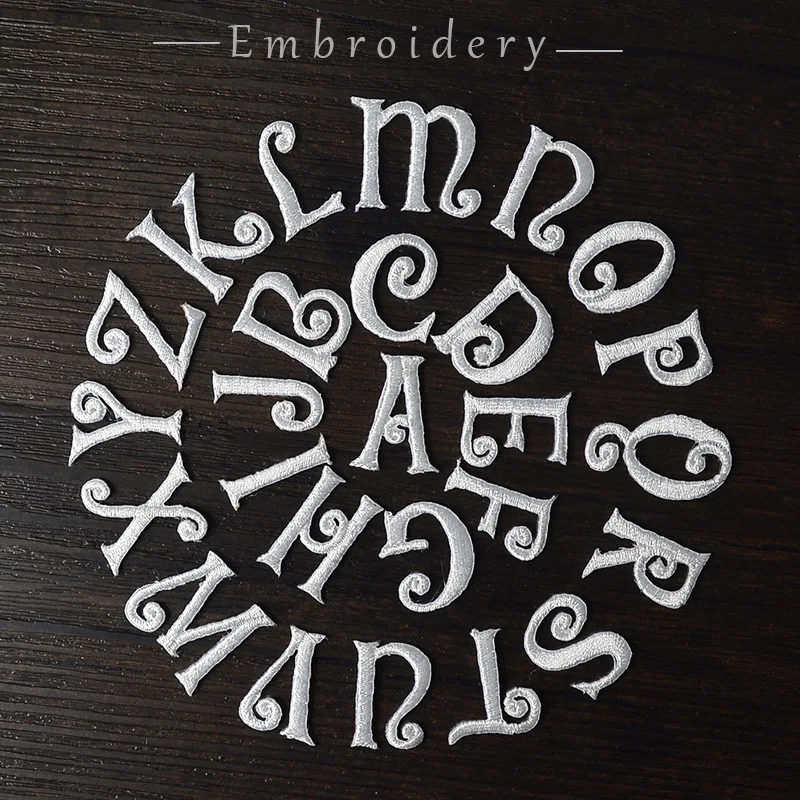 1 буква с вышивкой искусственная кожа белая аппликация английскими буквами